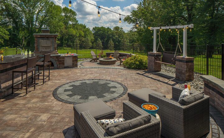 Cambridge Ledgestone 18×18 Paver - Image 4
